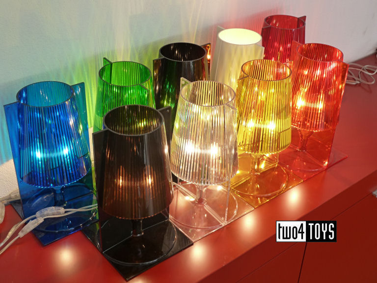 https://www.two4toys.com/images/details/Kartell_Take_alles_licht_aan_2.jpg